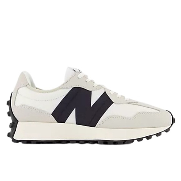 New Balance Shoes - New Balance 327 women’s sneakers size 7